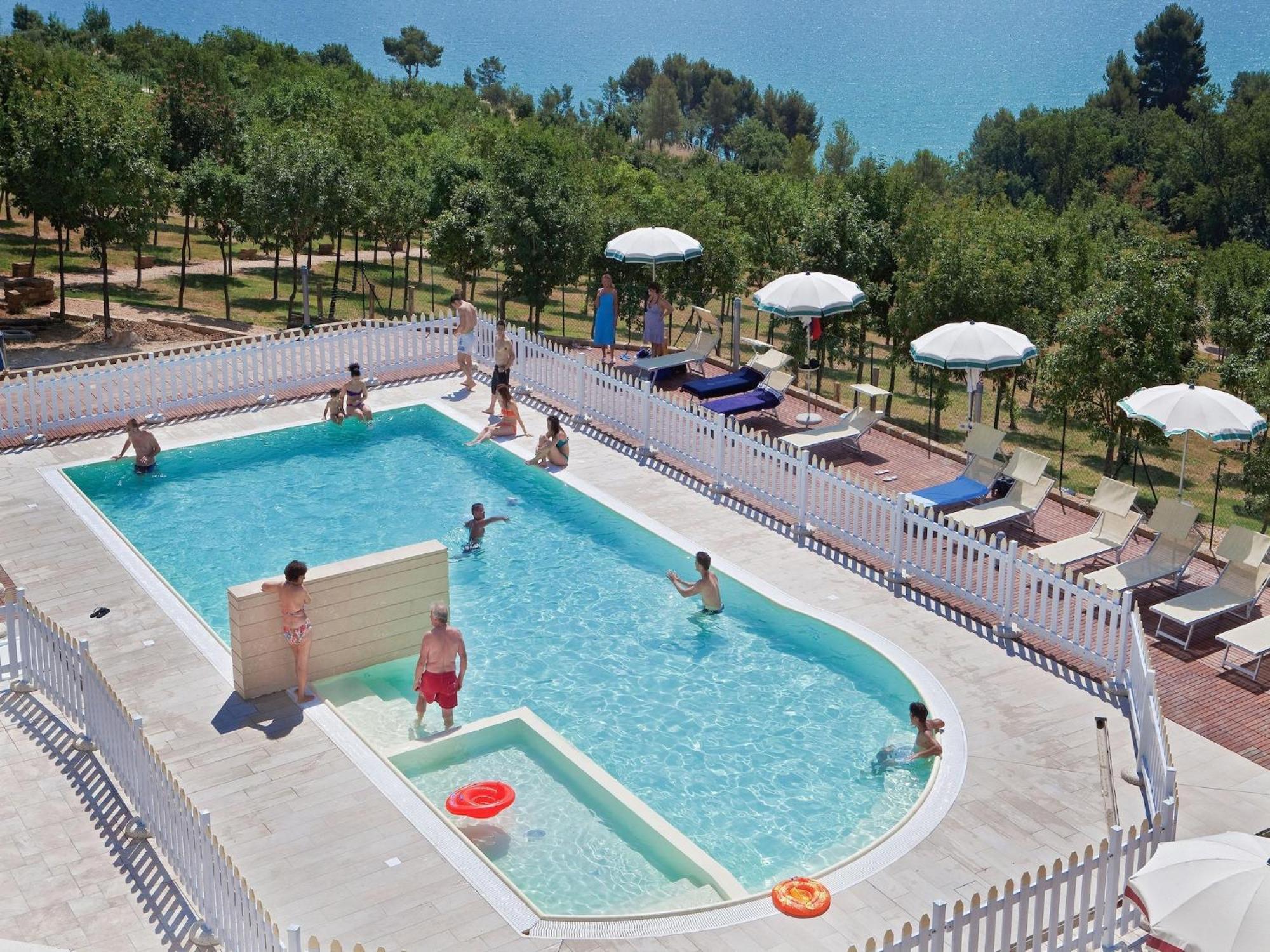Holiday Resort Contea Dei Ciliegi Pedaso Esterno foto